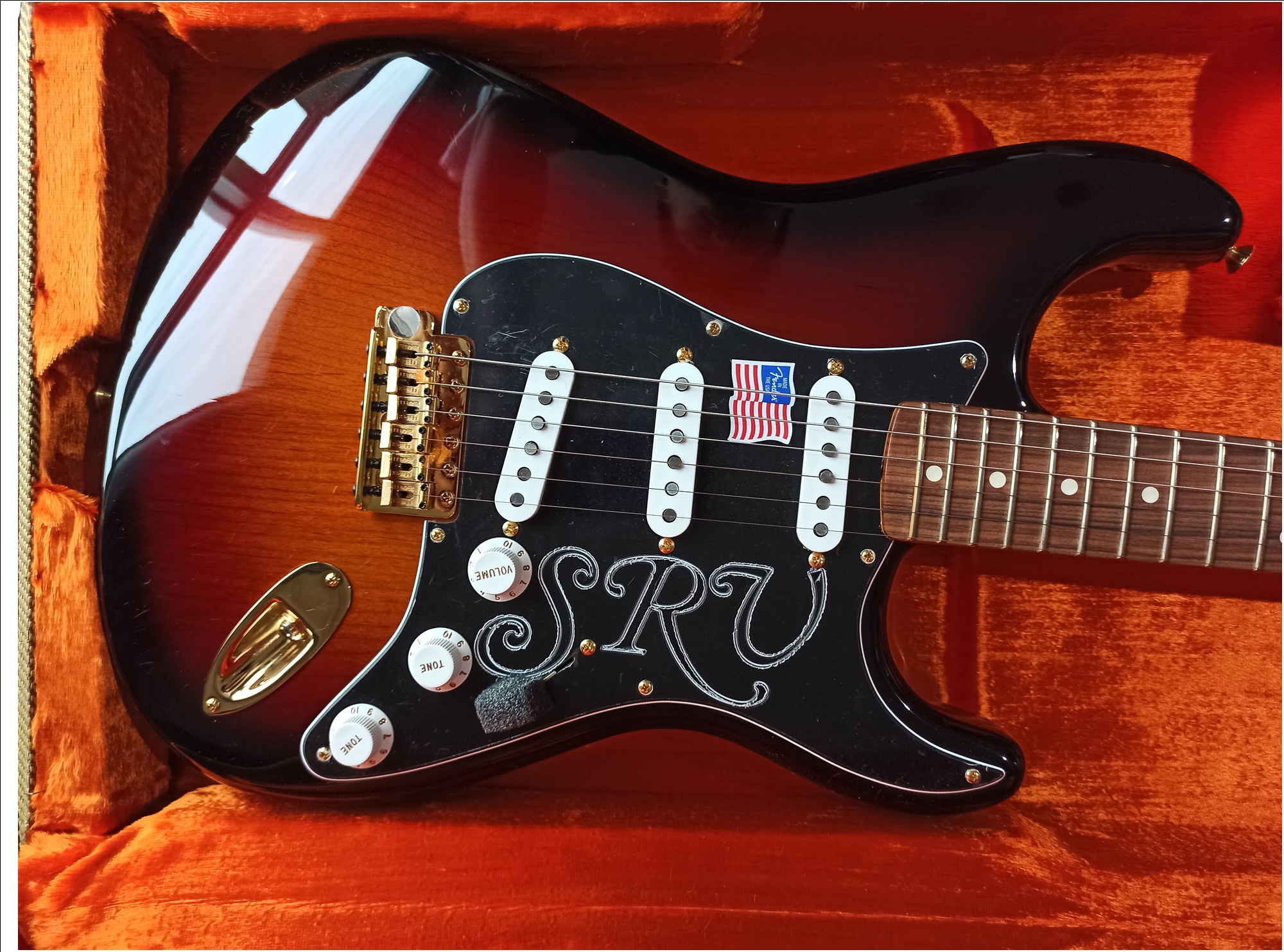 Fender Stevie Ray Vaughan Stratocaster 3-Color Sunburst มือ1