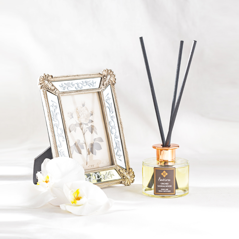 Reed Perfume: Orchid Sandalwood ก้านกระจายความหอม กลิ่นไม้จันทน์ผสมผสานกล้วยไม้ จาก สถิรา