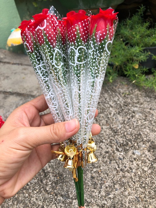 ดอกกุหลาบปลอม กุหลาบแดง ราคาส่ง12ดอก