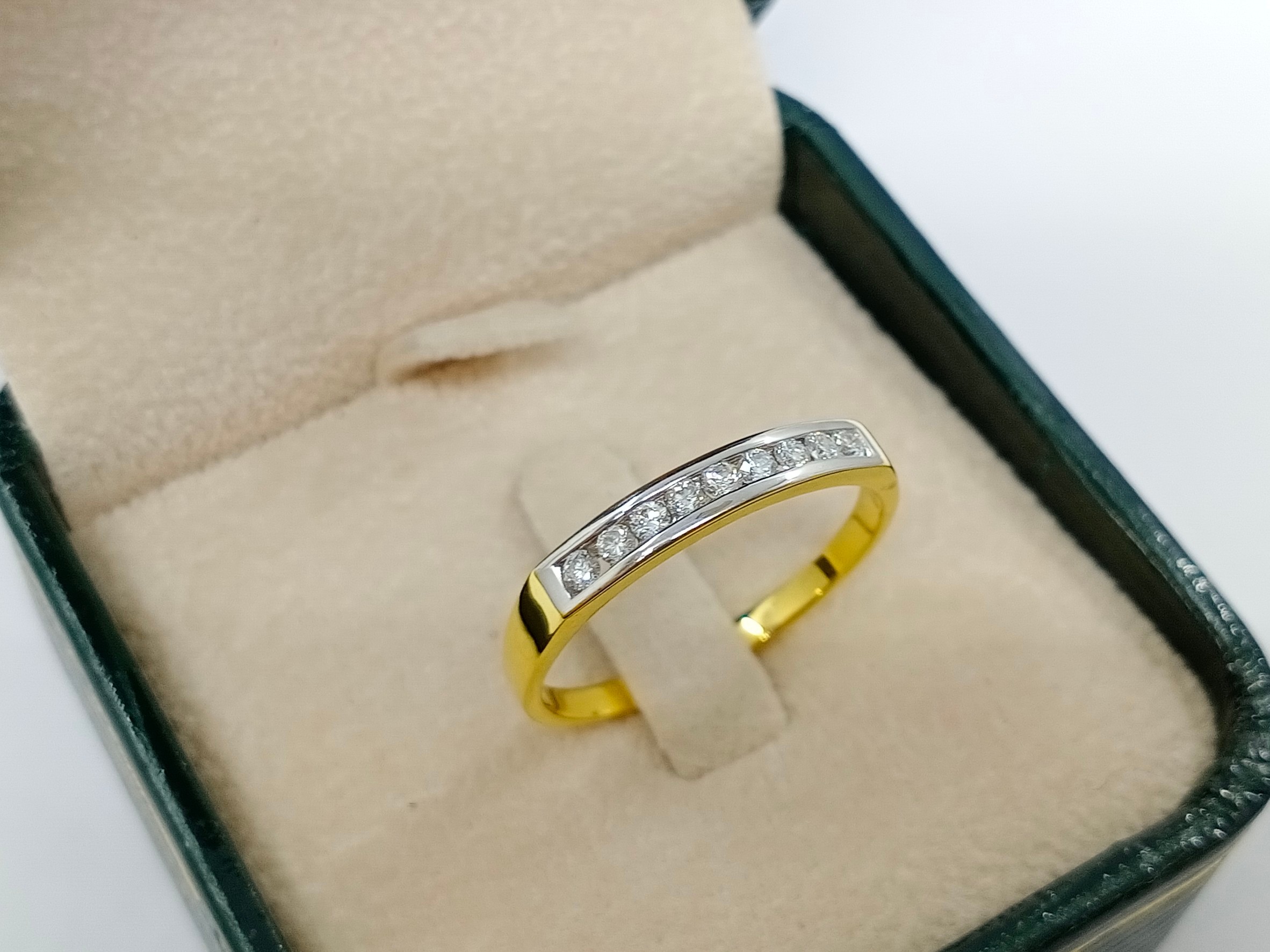 ภาพประกอบคำอธิบาย Pre-order แหวนเพชรแท้ แหวนแถวฝังล็อค 9/0.18 กะรัต  เพชรเบลเยี่ยม H&A ทองแท้9K  มีใบรับประกัน เปลี่ยน-ขายคืนได้