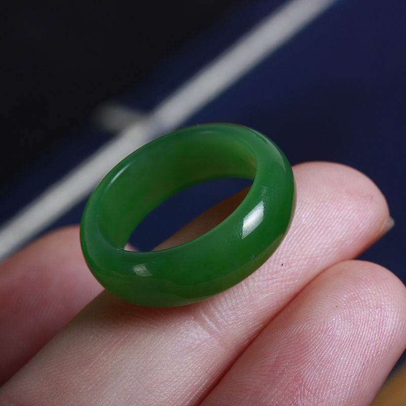 ภาพที่ให้รายละเอียดเกี่ยวกับ Oแหวนหยกแท้ หยกพม่า Jadeite Type A พม่า ( รับประกันหยกพม่าแท้ตลอดชีพ ) | แหวนหยก สีขาว  | แหวนหยกสีเขียว | พร้อมกล่อง