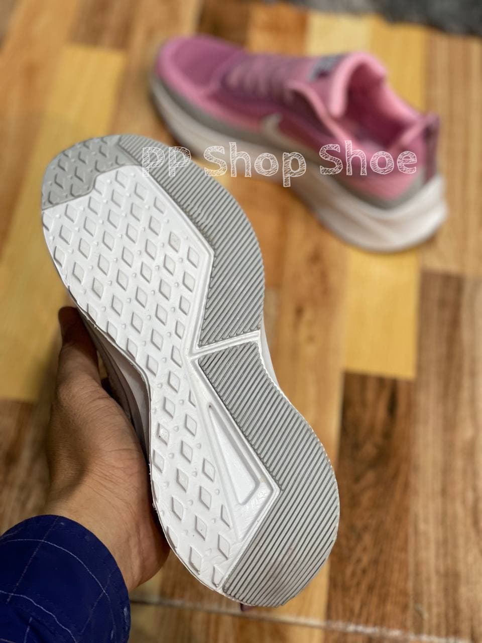 ภาพประกอบของ รองเท้าผ้าใบใส่เที่ยว รุ่น Zoom สินค้ามีครบไซด์ 37 ถึง 45 สินค้ามีพร้อมส่ง