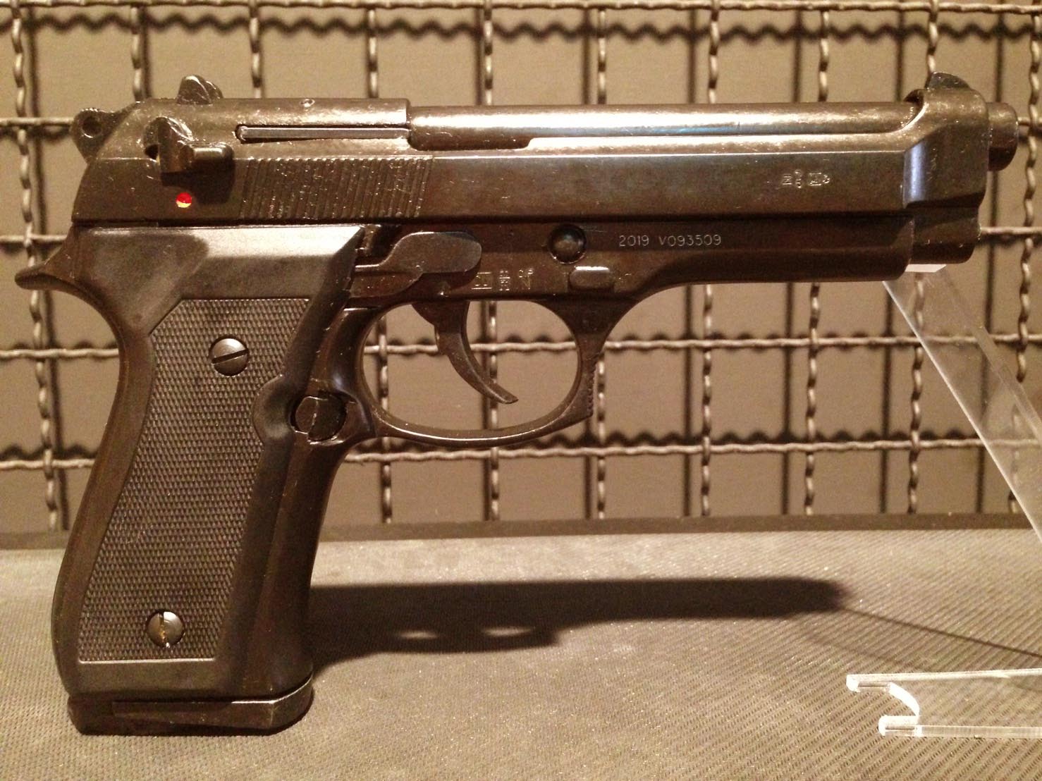 มุมมองเพิ่มเติมของสินค้า Blank แบลงค์กัน M92 fs ปืนสุดคลาสสิคยุค 90 หรือที่เรียกขานกันว่า ปืนพระเอก ต้นตำรับจากอิตาลี สีรมดำด้าน สวย ดุ ดิบ คลาสสิค Made in Italy