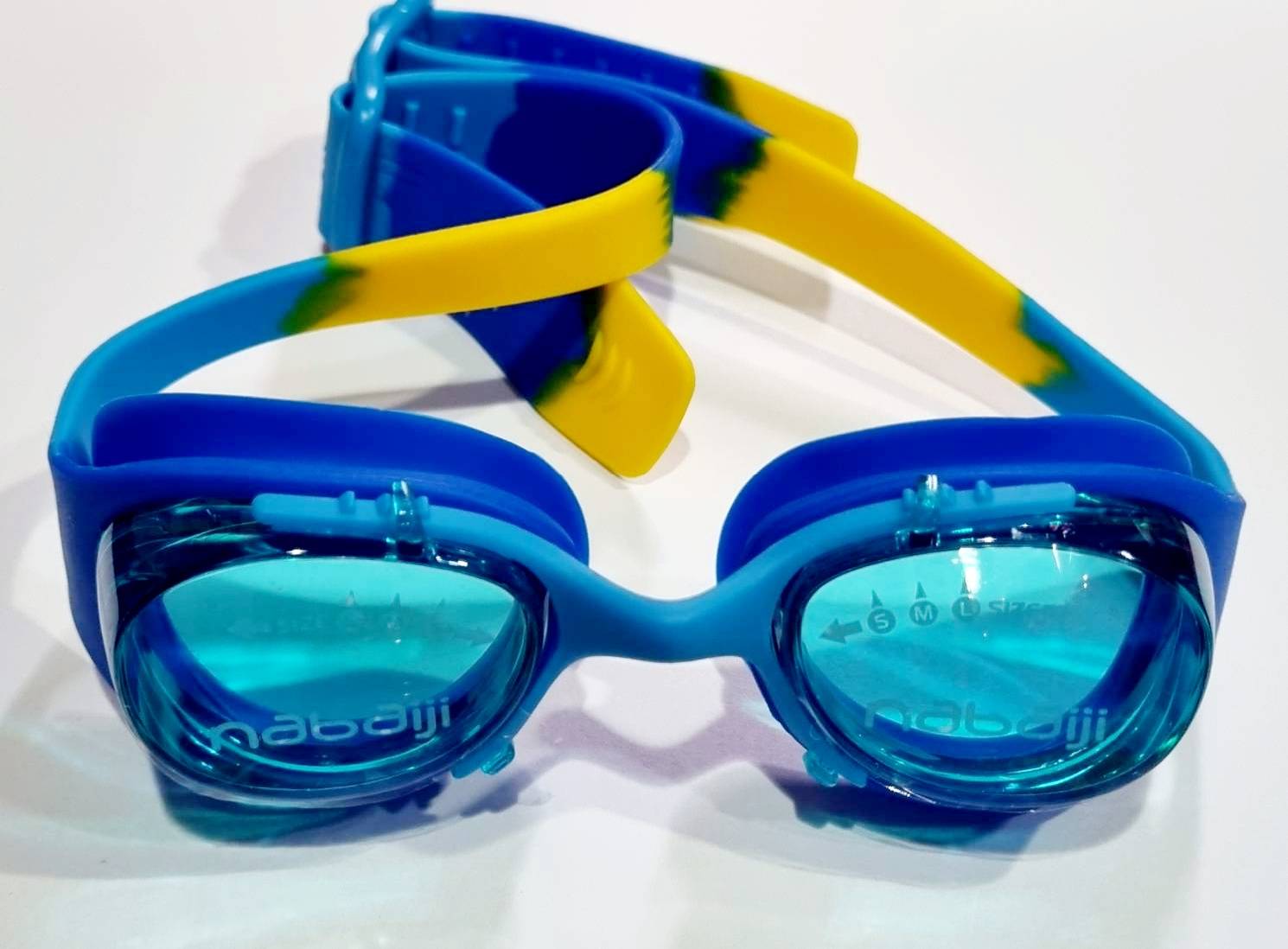 เกี่ยวกับ ขายดี💦 แว่นตาว่ายน้ำ nabaiji แท้ 100%《เด็ก》แว่นตาว่ายน้ำเด็ก แว่นตาว่ายน้ำเด็กหญิง แว่นตาว่ายน้ำเด็กชาย