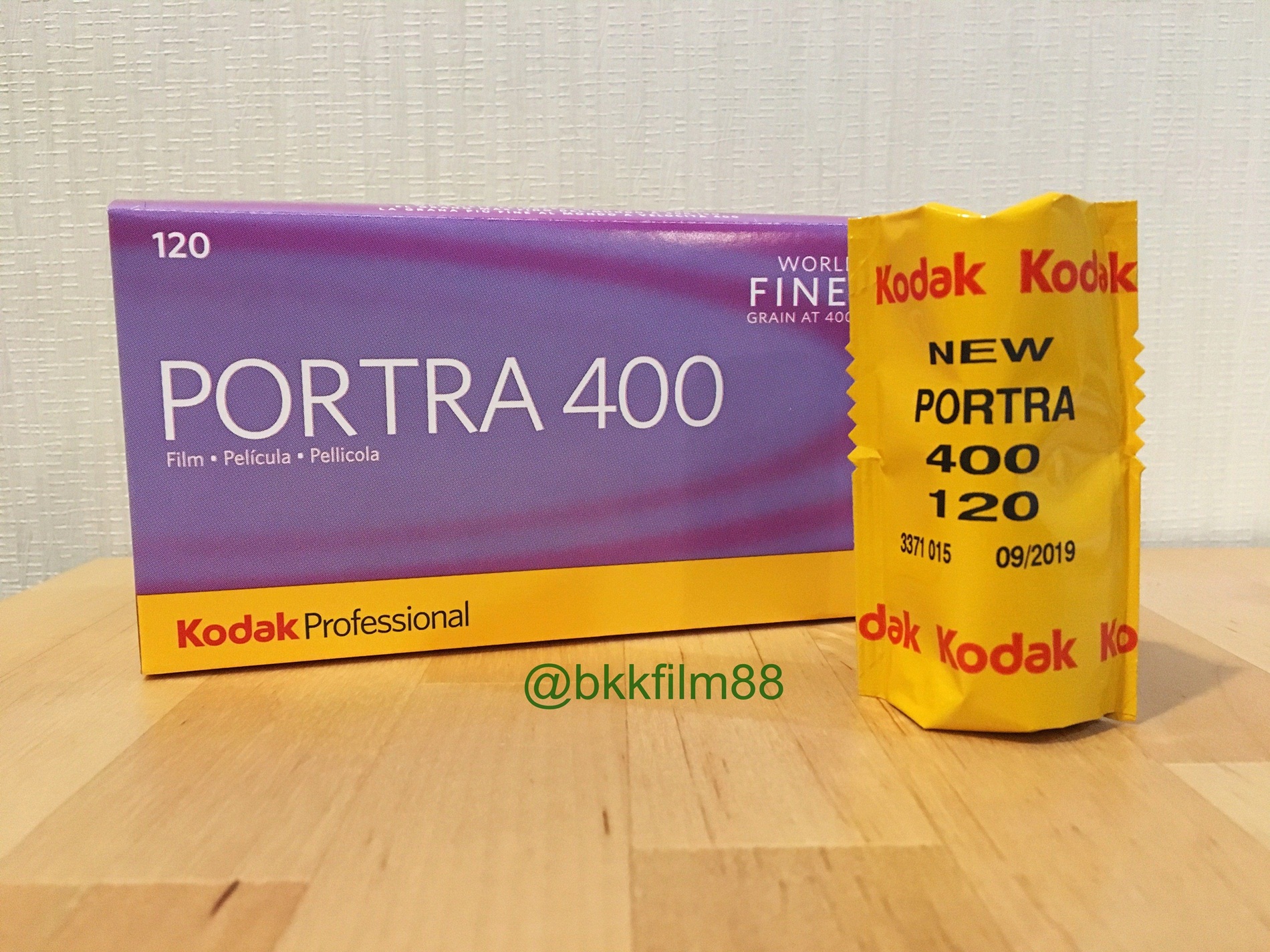 ภาพประกอบคำอธิบาย ฟิล์มสี 120 Kodak Portra 400 120 Professional Color Film Medium Format ราคาต่อม้วน