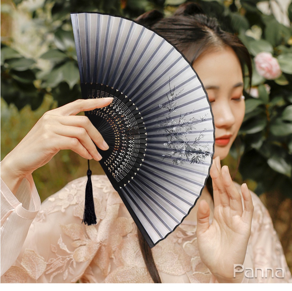 ภาพที่ให้รายละเอียดเกี่ยวกับ Bamboo Flower Fan Molor Vintage Hand Fan 7 Inch Folding Fan Chinese Style Female Cheongsam Props Cloth Gift Decoration Wedding Folding Fan Party Home Hand Folding Fan Drawing Print Fan S Fan