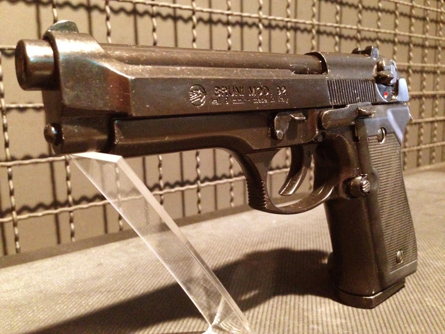 รูปภาพของ Blank แบลงค์กัน M92 fs ปืนสุดคลาสสิคยุค 90 หรือที่เรียกขานกันว่า ปืนพระเอก ต้นตำรับจากอิตาลี สีรมดำด้าน สวย ดุ ดิบ คลาสสิค Made in Italy