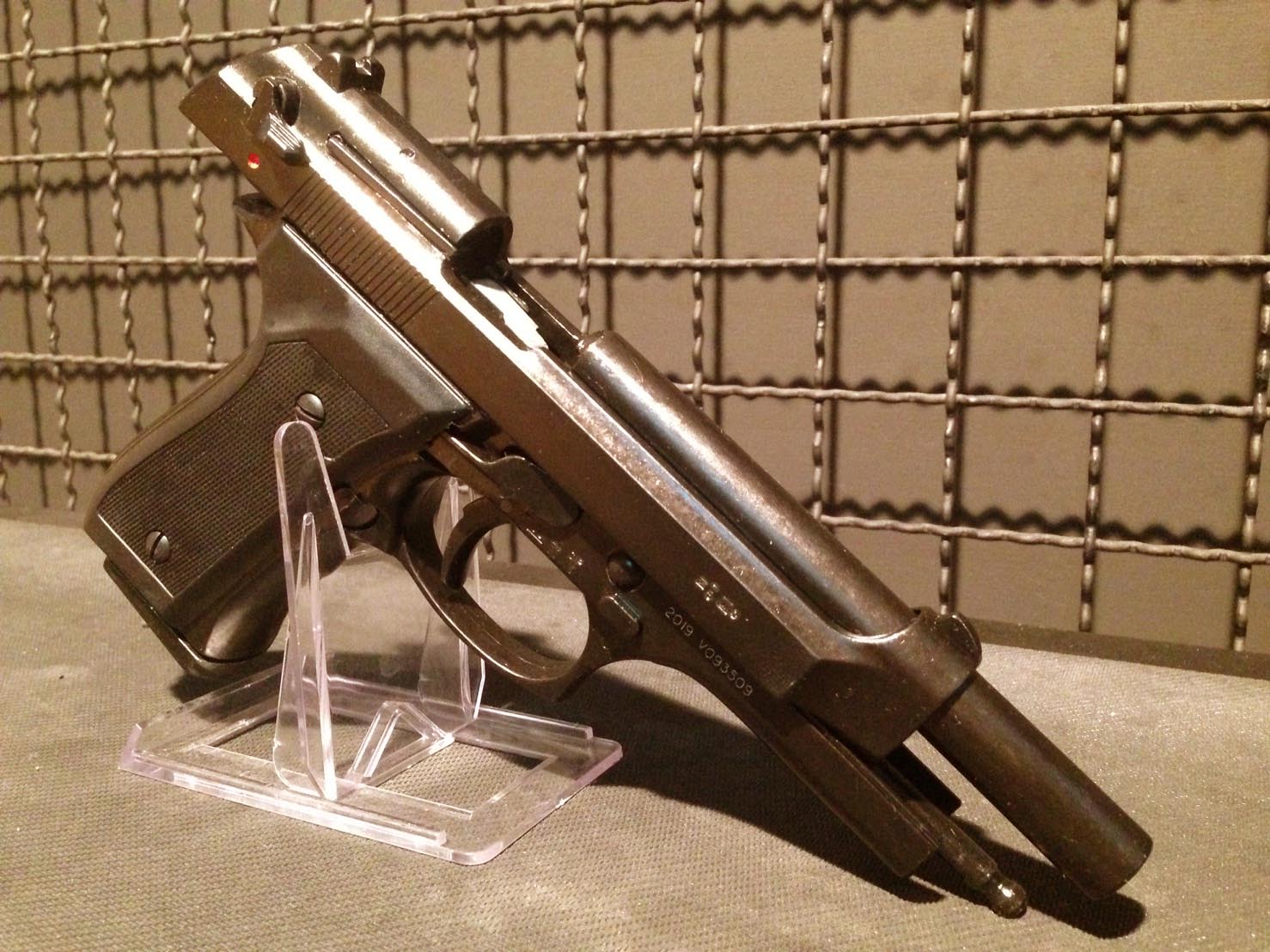 มุมมองเพิ่มเติมของสินค้า Blank แบลงค์กัน M92 fs ปืนสุดคลาสสิคยุค 90 หรือที่เรียกขานกันว่า ปืนพระเอก ต้นตำรับจากอิตาลี สีรมดำด้าน สวย ดุ ดิบ คลาสสิค Made in Italy